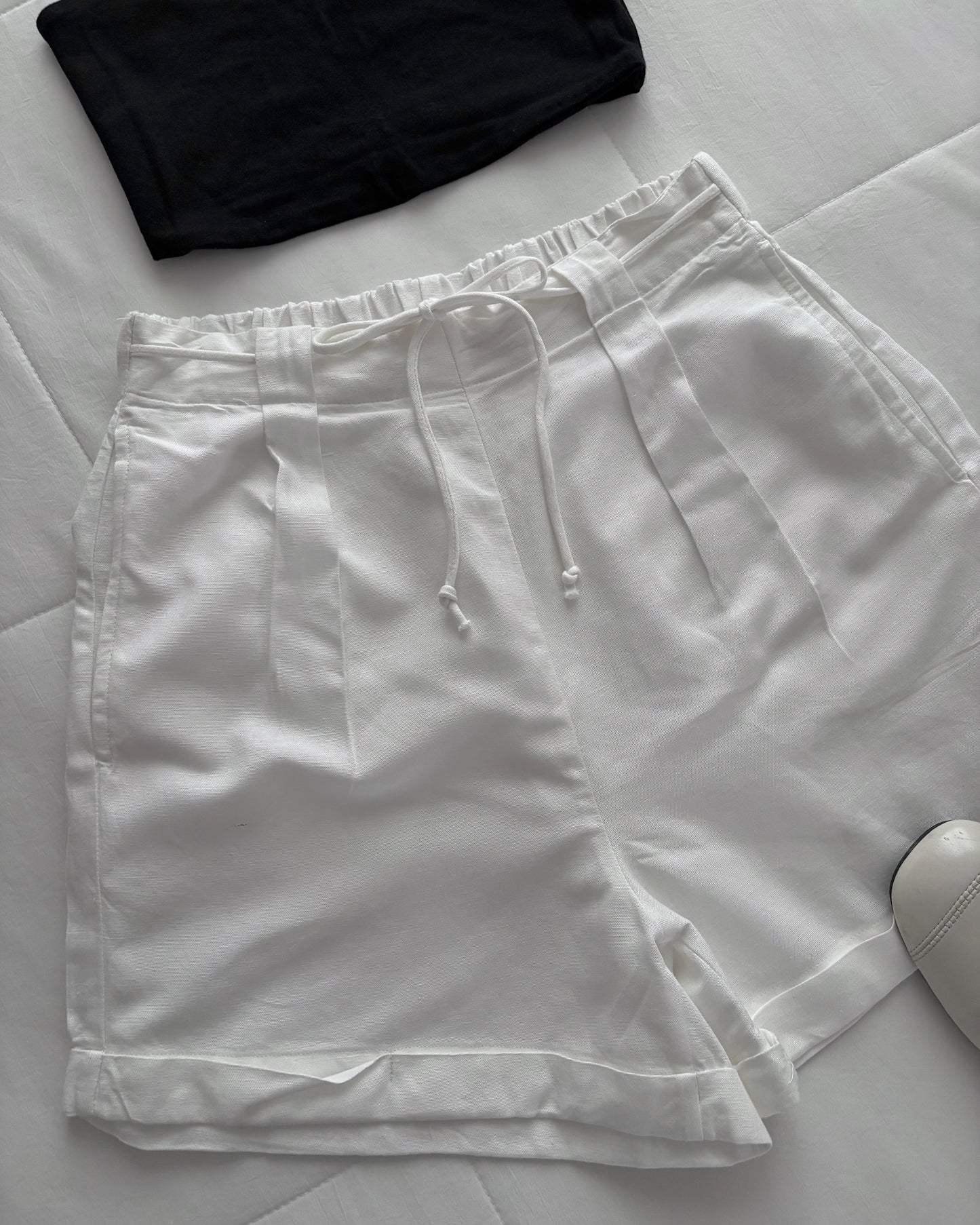 Soft girl #50 (white linen shorts)